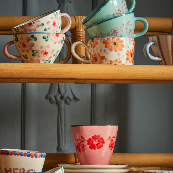 Tasse à fleurs roses en céramique