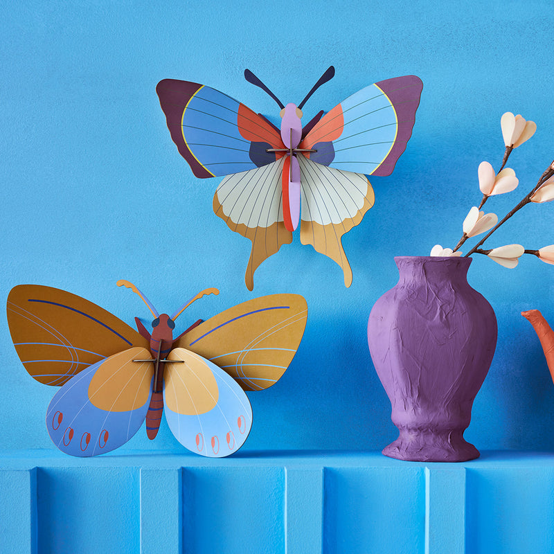 Décoration colorée papillon en carton à monter par Studio Roof